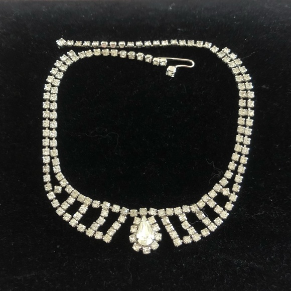 Vintage Kramer Silver Diamond Sparkly Necklace Pear Shaped Main Stone - Picture 5 of 12